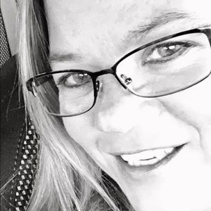 Meet your Posher, Elaina